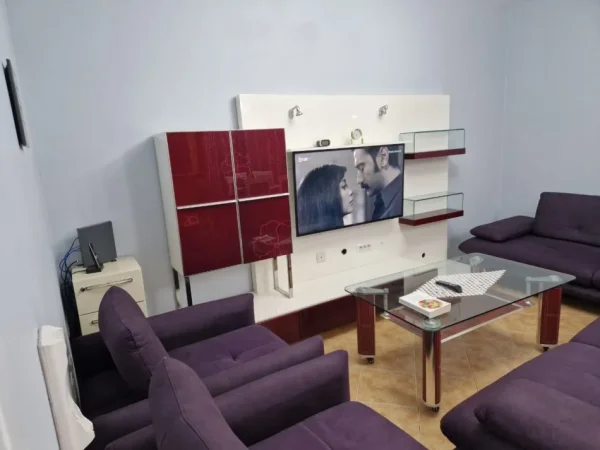 Tirane, jepet me qera apartament 3+1+Ballkon Kati 5, 105 m² 800 € 