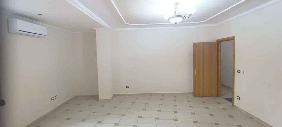 Tirane, jepet me qera apartament 3+1+Ballkon Kati 4, 132 m² 900 € 