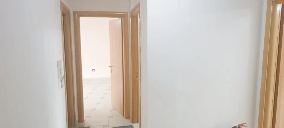 Tirane, jepet me qera apartament 3+1+Ballkon Kati 4, 132 m² 900 € 