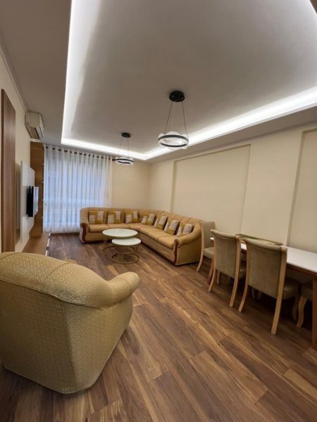 Tirane, jepet me qera apartament 1+1+Ballkon Kati 1, 68 m² 600 € 