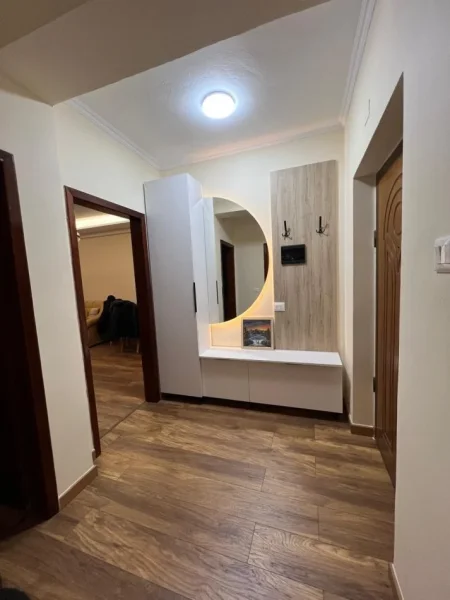 Tirane, jepet me qera apartament 1+1+Ballkon Kati 1, 68 m² 600 € 