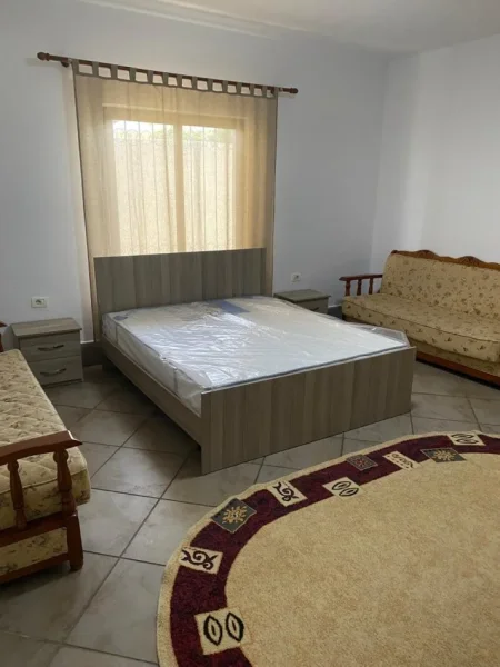 Tirane, jepet me qera Vile 1+1 Kati 0, 60 m² 300 € 