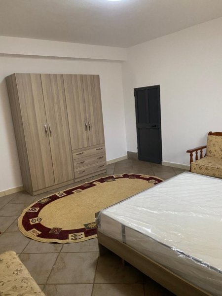 Tirane, jepet me qera Vile 1+1 Kati 0, 60 m² 300 € 