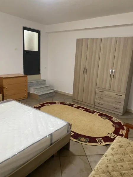 Tirane, jepet me qera Vile 1+1 Kati 0, 60 m² 300 € 
