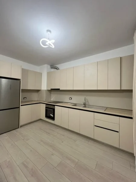 Tirane, jepet me qera apartament 2+1+Ballkon Kati 9, 100 m² 600 € 