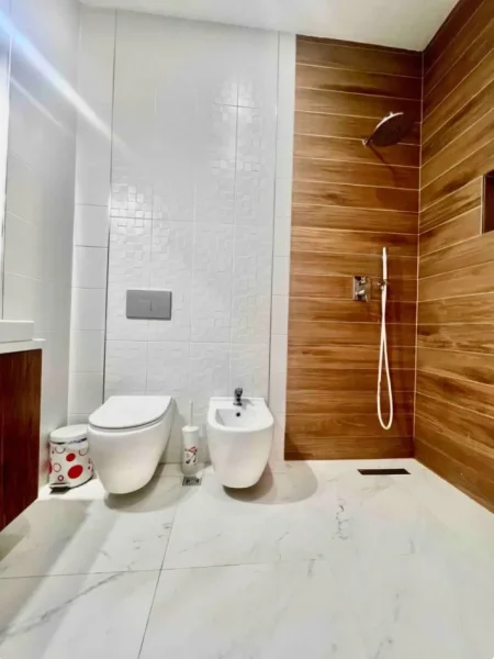 Tirane, jepet me qera apartament 2+1+Ballkon Kati 9, 102 m² 750 € 
