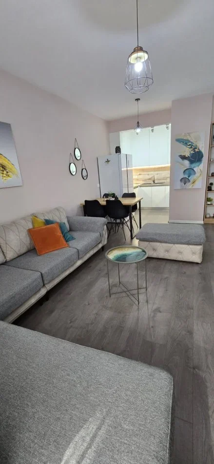 Tirane, jepet me qera apartament 1+1+Ballkon Kati 4, 75 m² 550 € 