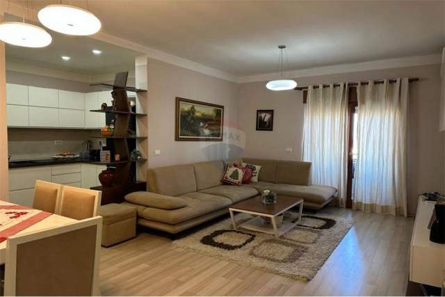 Tirane, shitet apartament 2+1+BLK 111 m² 216.000 Euro (qender)
