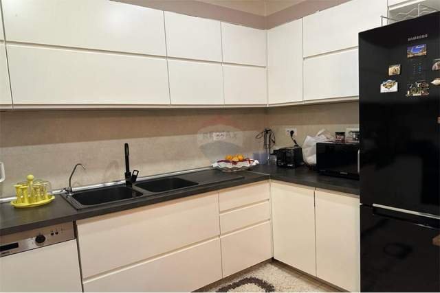 Tirane, shitet apartament 2+1+BLK 111 m² 216.000 Euro (qender)