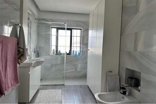 Tirane, shitet apartament 2+1+BLK 111 m² 216.000 Euro (qender)