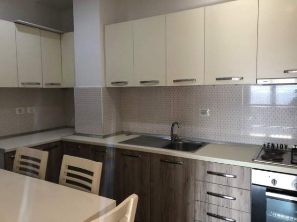 Tirane, jepet me qera apartament 2+1+BLK Kati 5, 132 m² 1.000 Euro (Muhamet Gjollesha)