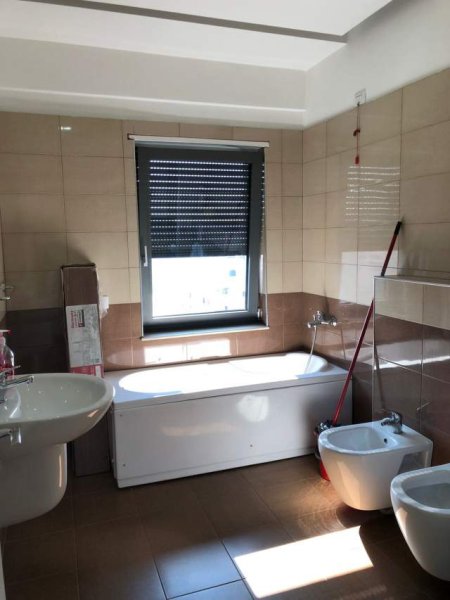 Tirane, jepet me qera apartament 2+1+BLK Kati 5, 132 m² 1.000 Euro (Muhamet Gjollesha)
