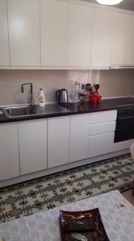 Tirane, jepet me qera apartament 2+1+BLK Kati 3, 62 m² 400 Euro (Shkolla Misto Mame)