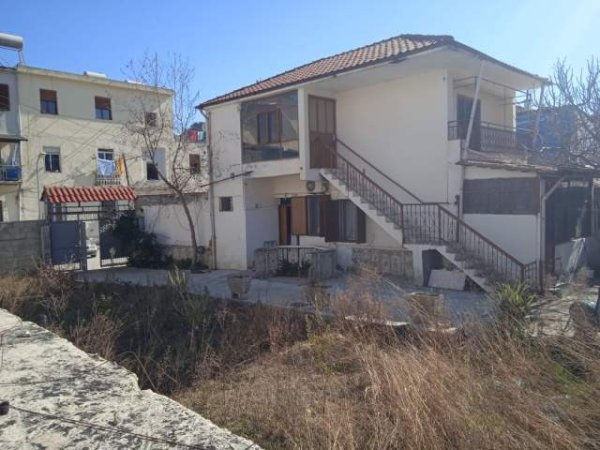 Vlore, shes truall 400 m²  dhe shtepi 2 kateshe, 150.000 Euro