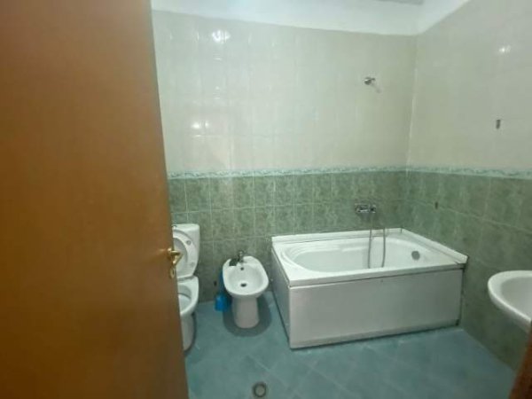 Tirane, shitet apartament 2+1+BLK Kati 4, 100 m² 92.000 Euro (Rruga Loni Ligori)