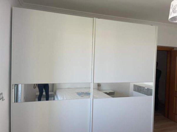 Tirane, jepet me qera apartament 1+1+BLK Kati 5, 60 m² 380 Euro (rruga Kavajes)