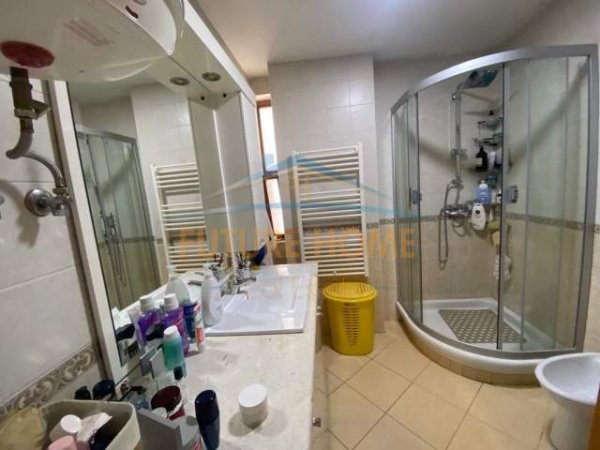 Tirane, shitet apartament 3+1+BLK Kati 12, 151 m² 302.000 Euro (Qender)