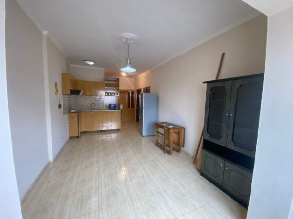 Tirane, jepet me qera apartament 2+1+BLK Kati 4, 78 m² 300 Euro (Rruga Bardhyl)