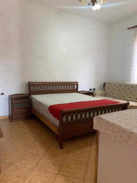 Tirane, jepet me qera shtepi 1+1 Kati 1, 23.000 Leke