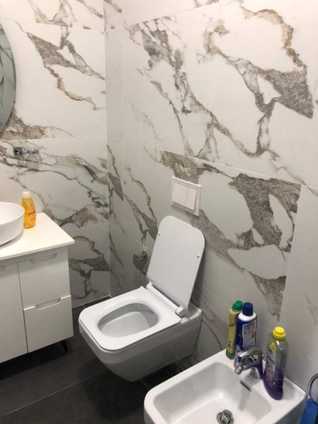 Tirane, jepet me qera apartament 3+1 Kati 2, 116 m² 55.000 Leke