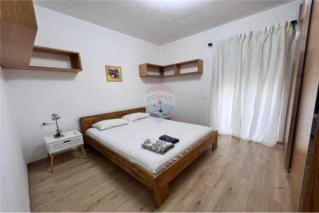Tirane, jepet me qera apartament 64 m² 500 Euro (liqeni i thate)