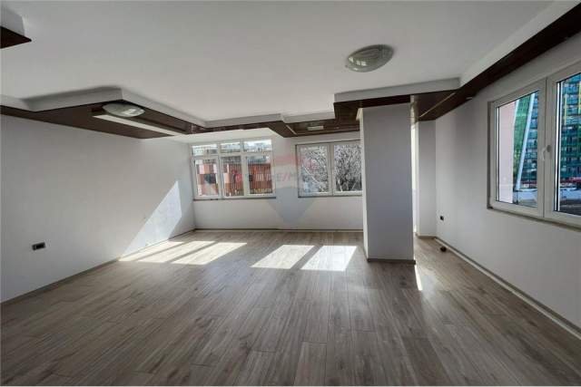 Tirane, jepet me qera apartament 4+1+A Kati 5, 151 m² 1.200 Euro (Prane Stadiumit Air Albania)