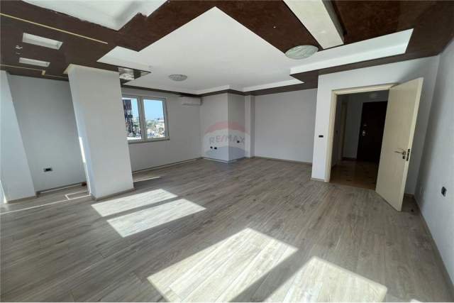 Tirane, jepet me qera apartament 4+1+A Kati 5, 151 m² 1.200 Euro (Prane Stadiumit Air Albania)