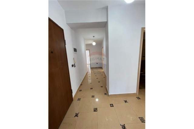 Tirane, jepet me qera apartament 4+1+A Kati 5, 151 m² 1.200 Euro (Prane Stadiumit Air Albania)