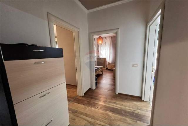 Tirane, jepet me qera apartament 2+1+BLK 100 m² 800 Euro (bllok)