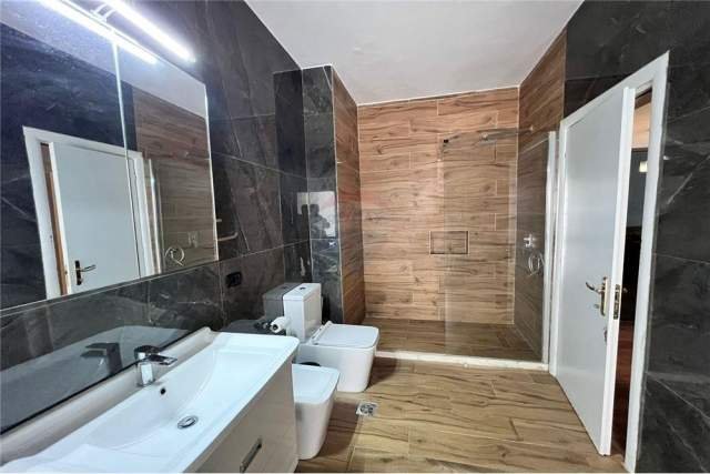 Tirane, jap me qera apartament 2+1+BLK 100 m² 800 Euro (BLLOK)