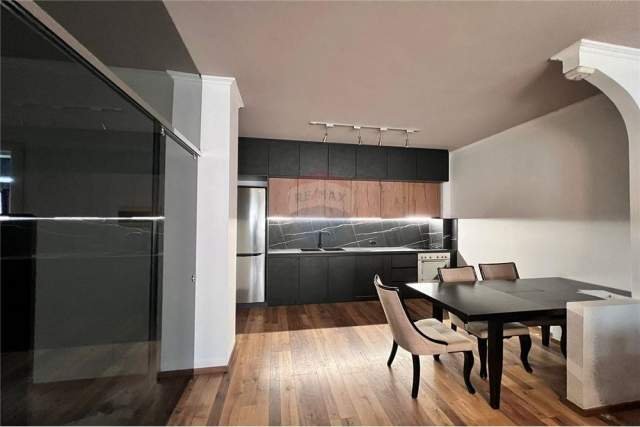 Tirane, jepet me qera apartament 2+1+BLK 100 m² 800 Euro (bllok)