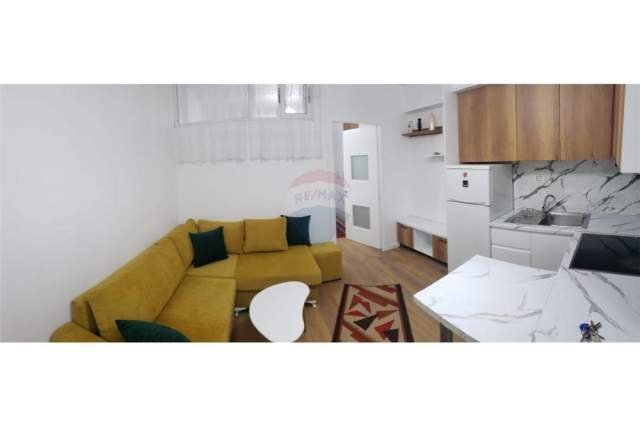 Tirane, shitet apartament 1+1 Kati 8, 38 m² 52.000 Euro (Laprake)