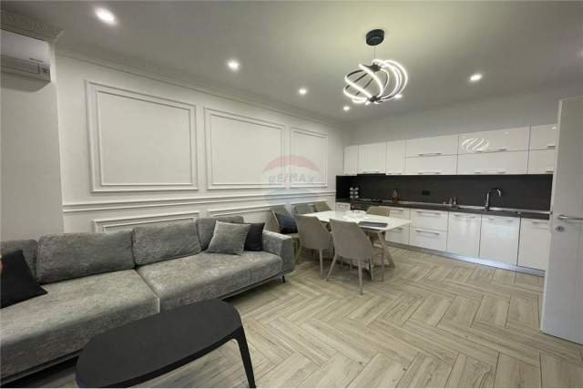 Tirane, jepet me qera apartament 2+1+BLK 94 m² 650 Euro (muharrem butka)
