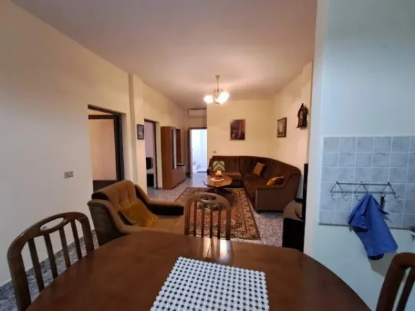 Tirane, jepet me qera apartament 2+1 Kati 2, 77 m² 450 Euro (prane rruges Hoxha Tahsim)