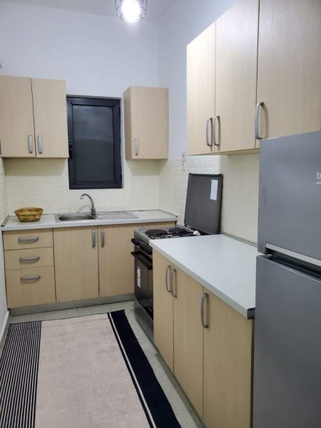 Tirane, jepet me qera shtepi 1+1 Kati 1, 70 m² 350 Euro (shkolla Italiane)