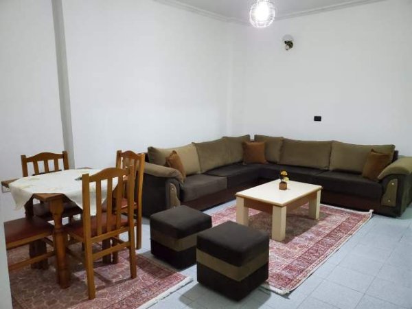 Tirane, jepet me qera shtepi 1+1 Kati 1, 70 m² 400 Euro (rruga Rexhep Jella)