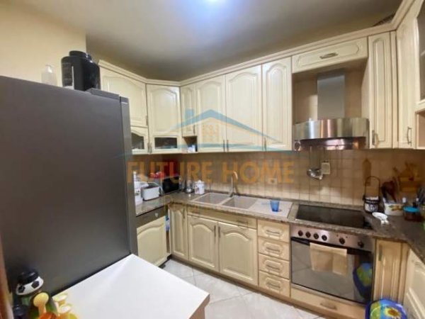 Tirane, shitet apartament 3+1+BLK Kati 12, 151 m² 302.000 Euro (Qender)