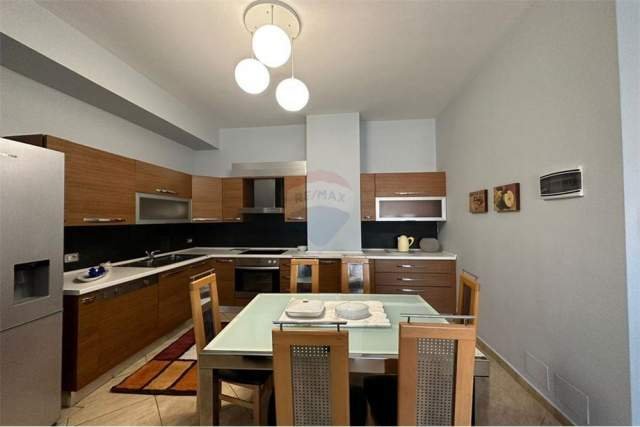Tirane, jepet me qera apartament 2+1+A Kati 6, 105 m² 600 Euro (Tirane e Re)