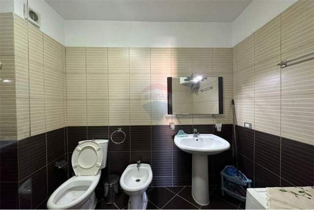 Tirane, jepet me qera apartament 2+1+A Kati 6, 105 m² 600 Euro (Tirane e Re)