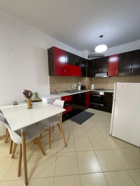 Tirane, jepet me qera apartament 113 m² 520 Euro (Square 21)