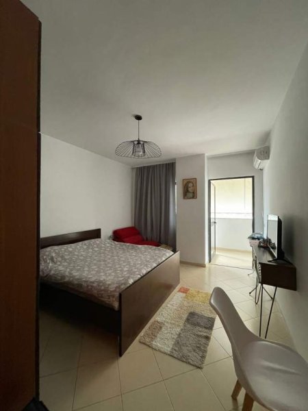 Tirane, jepet me qera apartament 113 m² 520 Euro (Square 21)