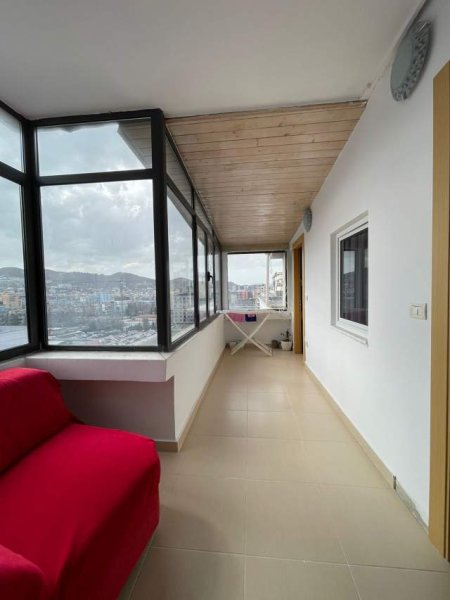 Tirane, jepet me qera apartament 113 m² 520 Euro (Square 21)