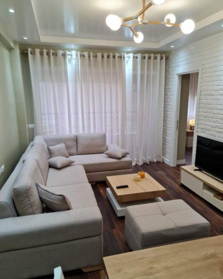 Tirane, jepet me qera apartament 2+1+BLK Kati 2, 110 m² 800 Euro (Lunder)