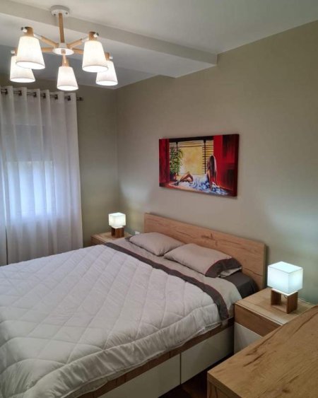 Tirane, jepet me qera apartament 2+1+BLK Kati 2, 110 m² 800 Euro (Lunder)