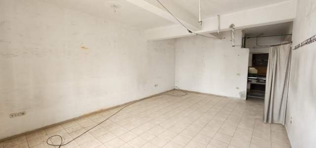 Tirane, jepet me qera magazine Kati 2, 150 m² 330 Euro (“Siri Kodra”)