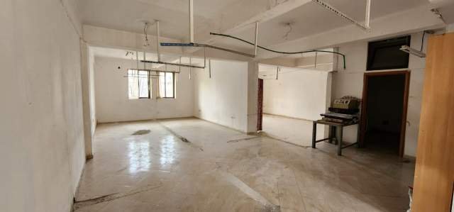 Tirane, jepet me qera magazine Kati 2, 150 m² 330 Euro (“Siri Kodra”)
