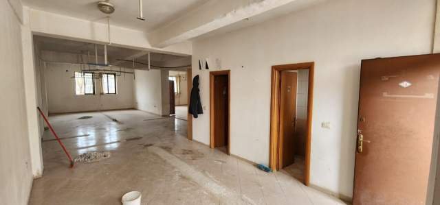 Tirane, jepet me qera magazine Kati 2, 150 m² 330 Euro (“Siri Kodra”)