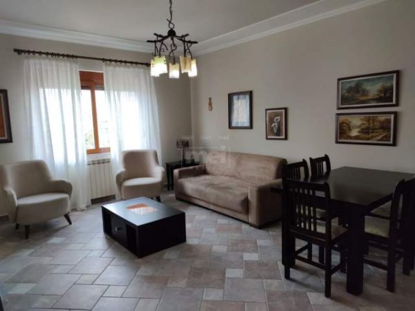 Tirane, jepet me qera apartament 70 m² 440 Euro (Shkolla e Baletit)