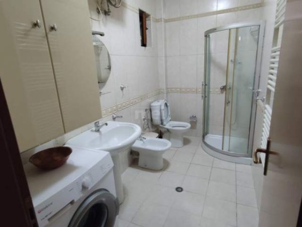 Tirane, jepet me qera apartament 70 m² 440 Euro (Shkolla e Baletit)