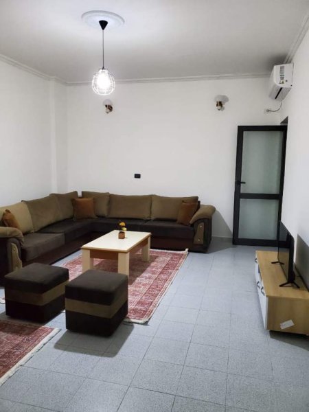 Tirane, jepet me qera shtepi 1+1 Kati 1, 70 m² 350 Euro (shkolla Italiane)